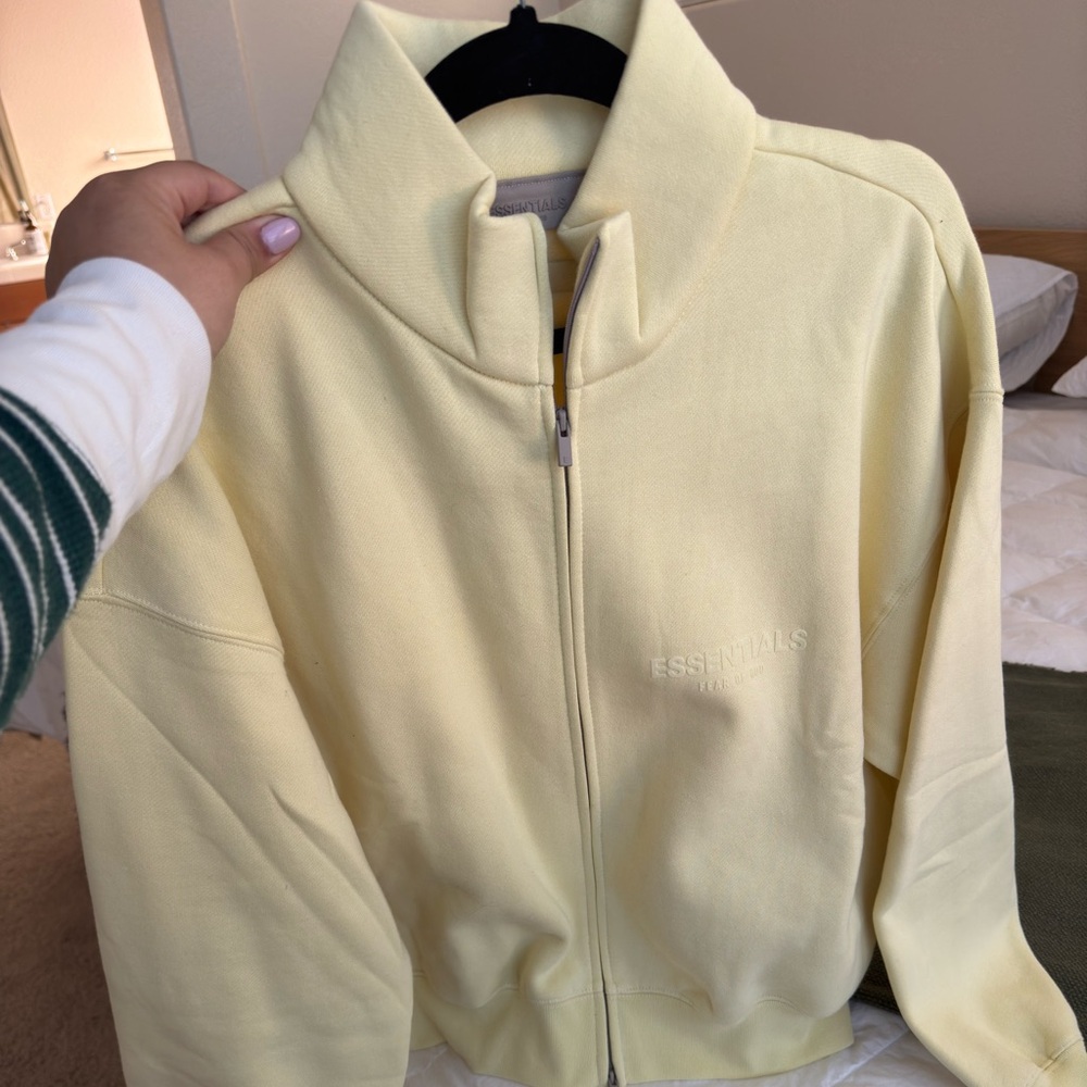 ESSENTIALS Fear of God zip up in Canary